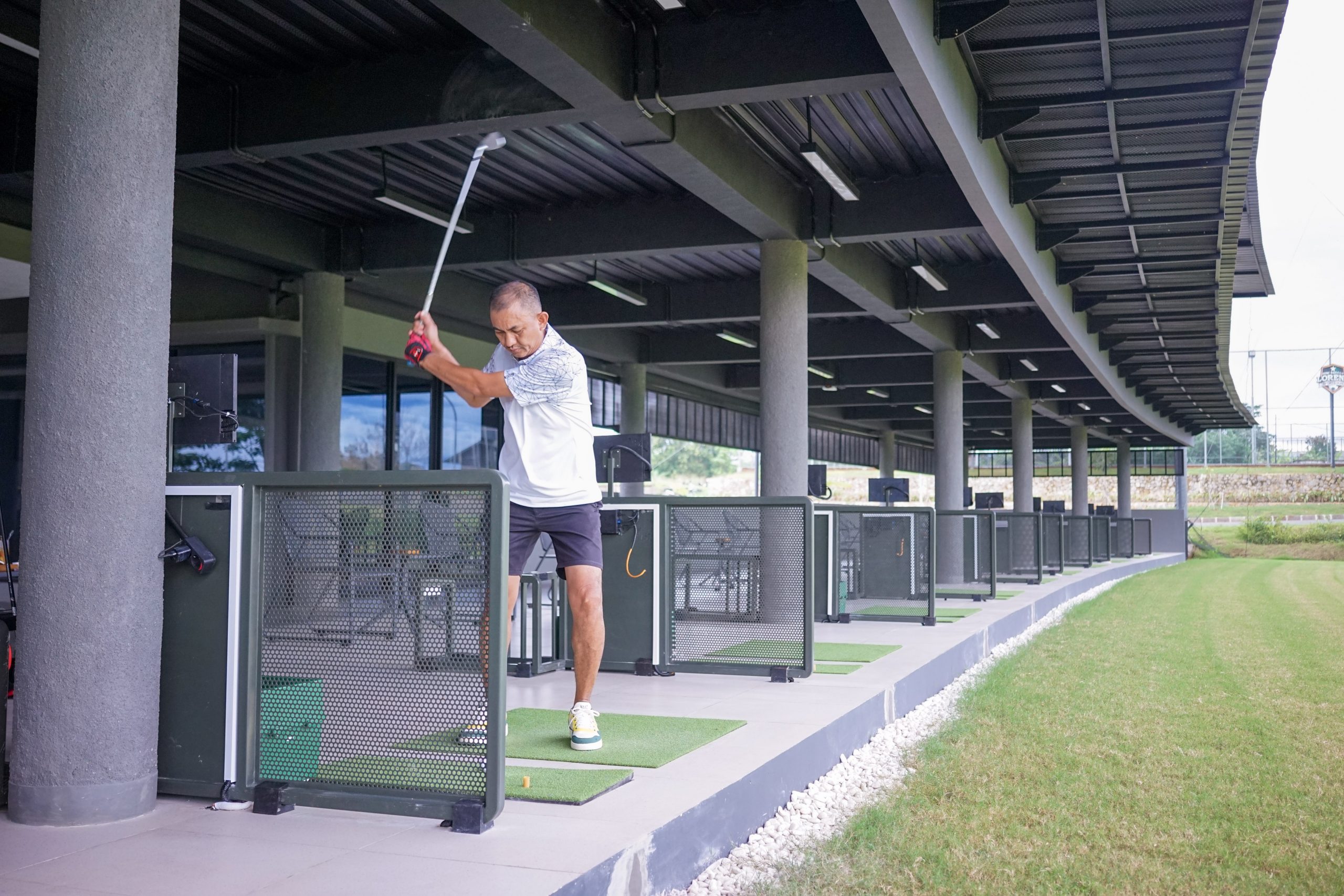 perbedaan driving range dan lapangan golf